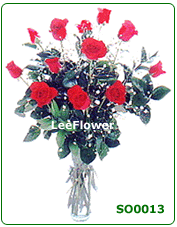 ( SO0013 ) 12 Stalks of Red Roses Arrange in a Glass Vase.