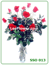 Click to BUY    ( SSO 013 )   Love is Love - 12 Stalks of Roses Arrange in a Glass Vase - Flower Delivery Service to Singapore.
