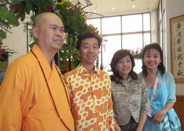 VENERABLE MING JI  and  Dato' Seri Ong Ka Ting  and his wife Datin Seri Wendy Ong  and  Kathy  Ong AIFD -  Wesak Day Year 2007